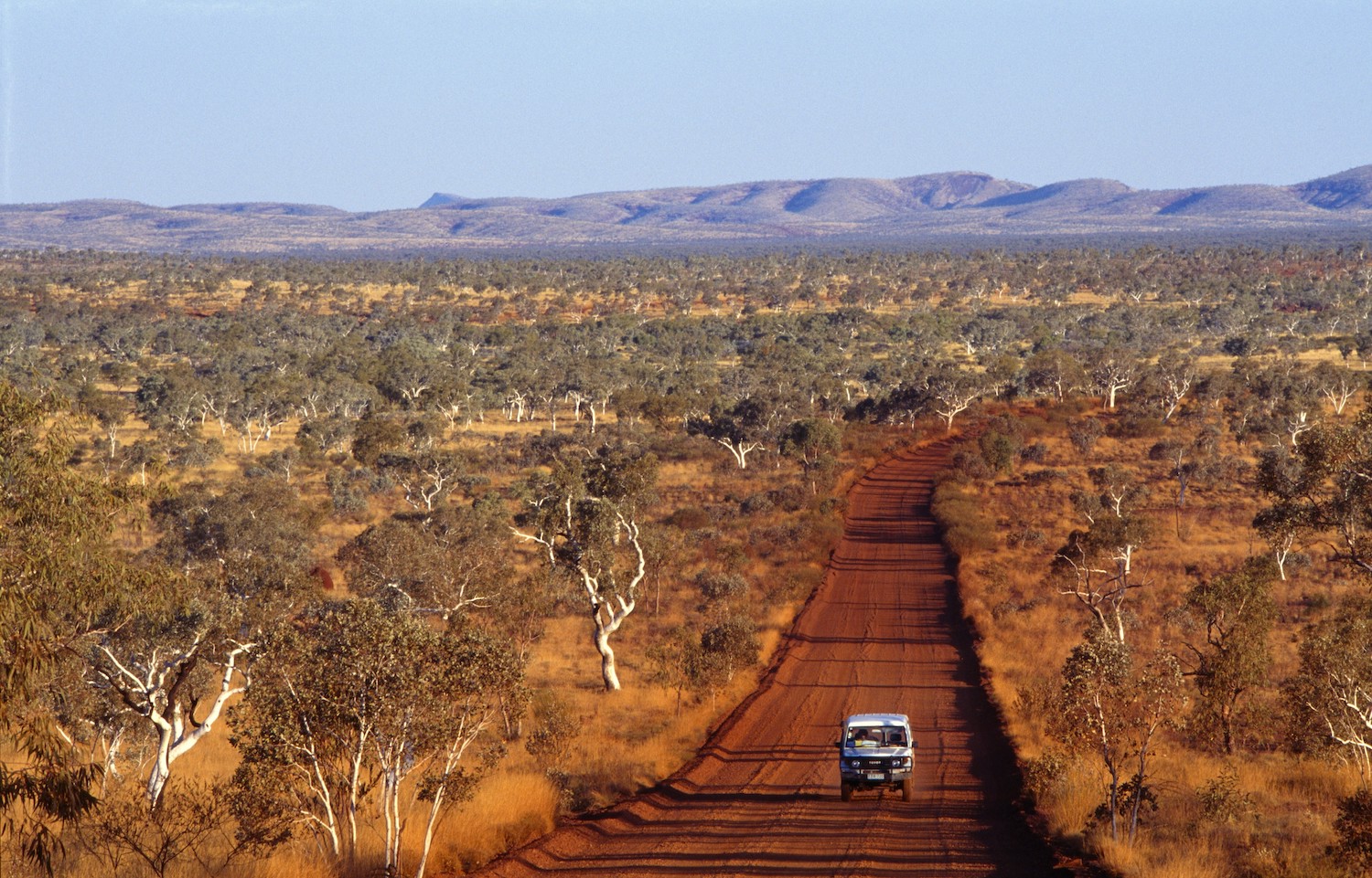 Route du désert rouge de l'Australie dans l'Outback